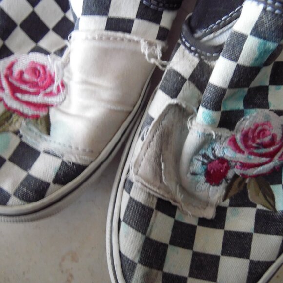 VANS womens size 8.5 but they are stained sorry - Picture 2 of 9